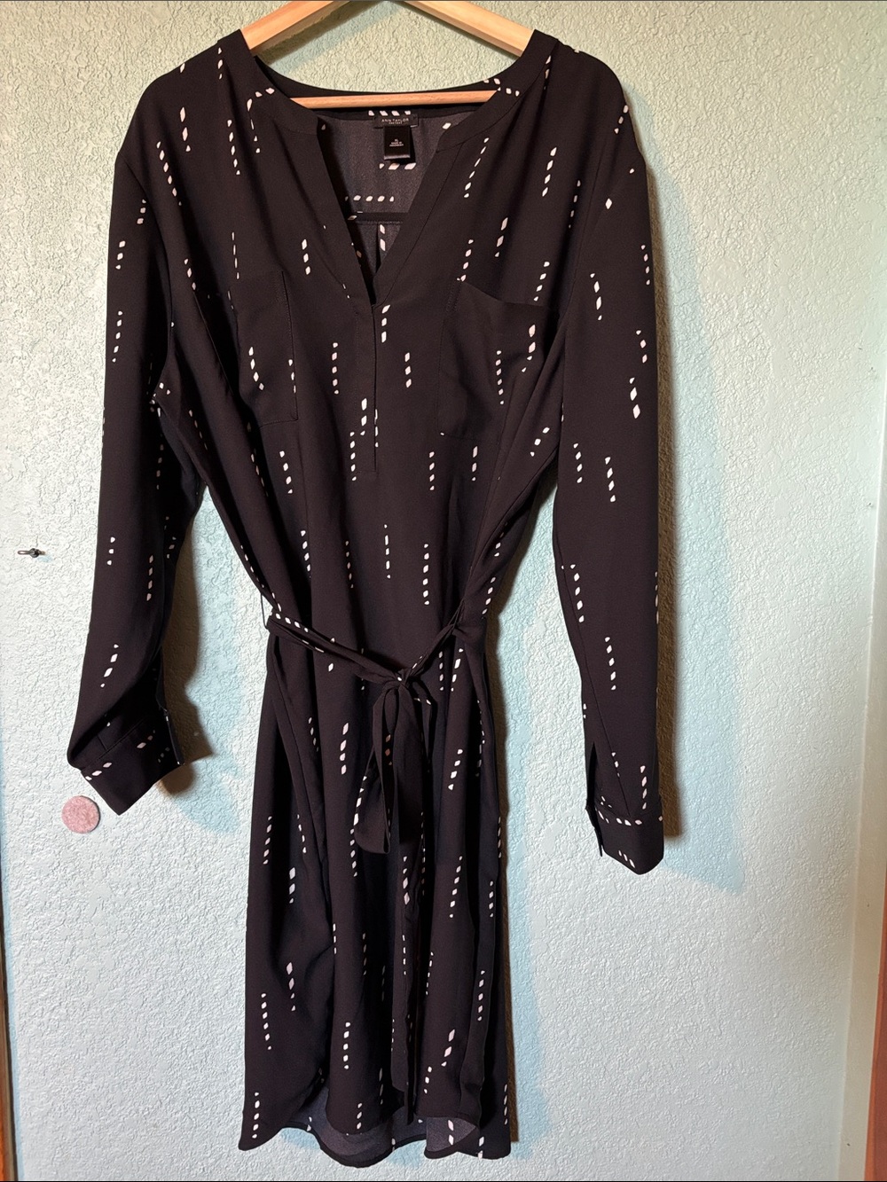 Ann Taylor Factory Black Patterned Long-Sleeve Shift Dress Women’s XL - like new - Picture 3 of 7